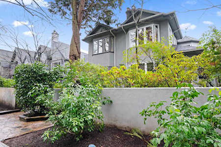 1738 W 14th Avenue Vancouver, BC V6J 2J7