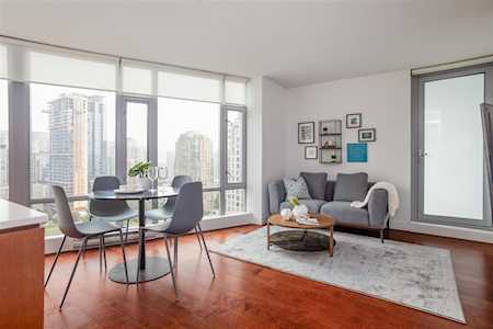 1255 Seymour Street #1801 Vancouver, BC V6B 0H1