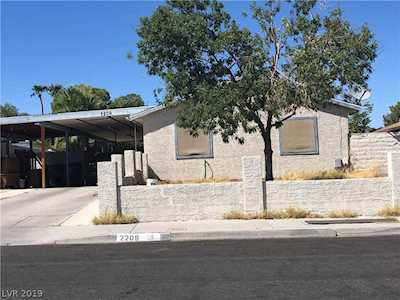 2209 Demetrius Ave Las Vegas, NV 89101