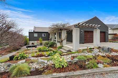 1391 Crestview Dr Camano Island, WA 98282