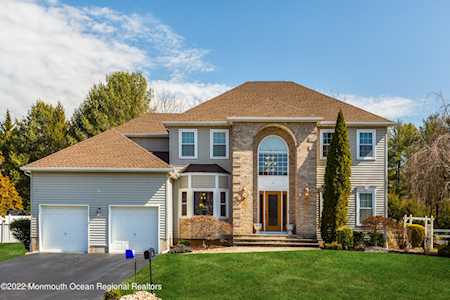 2 Johnny Dr Farmingdale, NJ 07727