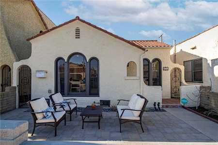 221 Corona Ave Long Beach, CA 90803