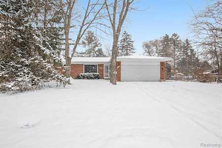 41740 Borchart Drive Novi, MI 48375