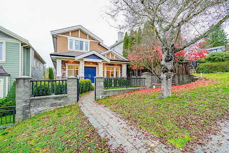 4769 Cambridge Street Burnaby, BC V5C 1H8