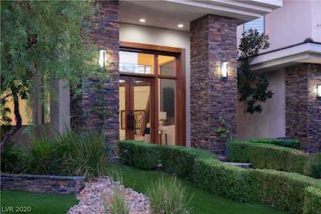 9 Soaring Bird Ct Las Vegas, NV 89135