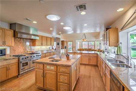 8345 Bomberos Ct Las Vegas, NV 89113