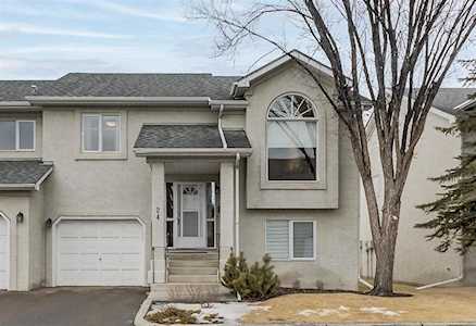 24 Sunlake Gardens SE Calgary, AB T2X 3G4