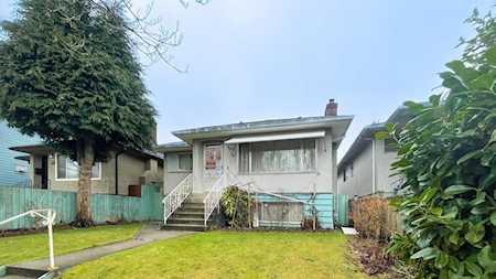 823 W 64th Avenue Vancouver, BC V6P 2L5