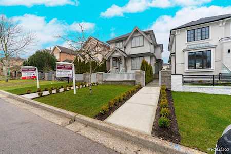 8090 Selkirk Street Vancouver, BC V6P 4H7