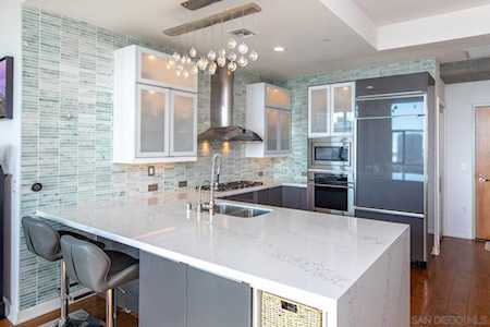 800 The Mark Ln #2206 San Diego, CA 92101