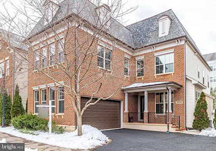 20599 Holyoke Dr Ashburn, VA 20147
