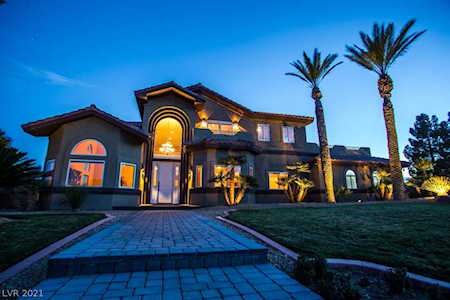 8385 Warbonnet Way Las Vegas, NV 89113