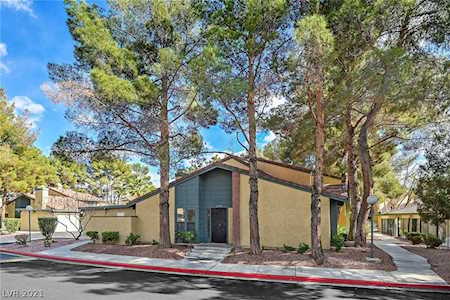2384 Pickwick Dr Henderson, NV 89014