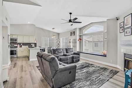 4821 Black Bear Rd #203 Las Vegas, NV 89149