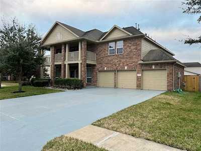 2401 Ridgebrook Ln Pearland, TX 77584