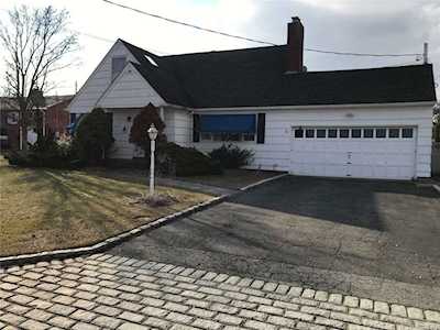 188 Sequams Lane Center West Islip, NY 11795