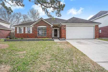 4923 Pilgrim Harbor Dr Friendswood, TX 77546