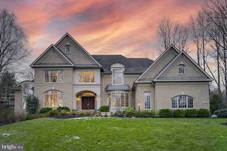 1024 Timbercreek Trl Great Falls, VA 22066