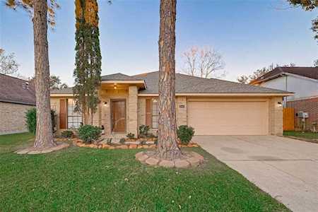 1005 Linkwood Dr Pearland, TX 77581