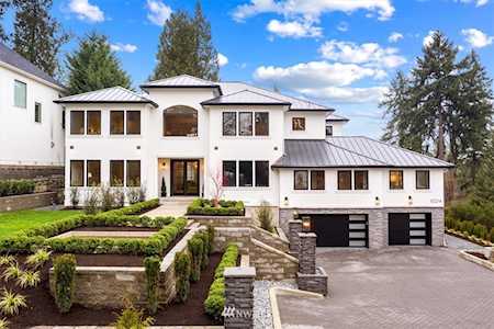 10214 NE 28th Place Bellevue, WA 98004