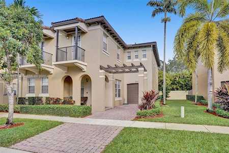 8701 Buckskin Mnr #8-12 Davie, FL 33328