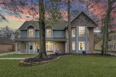 3810 Village Oaks Dr Kingwood, TX 77339