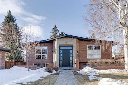 4303 Villa Crescent NW Calgary, AB T2L 2K2