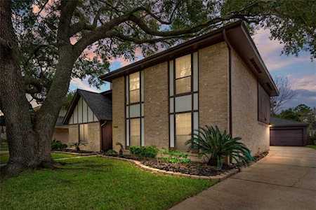 3006 Green Fields Dr Sugar Land, TX 77479