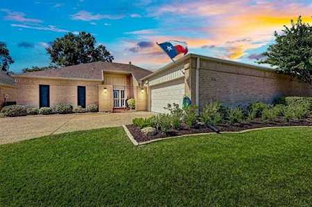 326 Fox Briar Ln Sugar Land, TX 77478