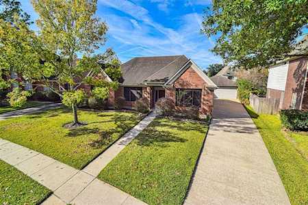 11319 Chestnut Woods Trl Houston, TX 77065