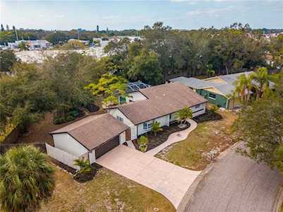 2110 Pine Gardens Trl Sarasota, FL 34231
