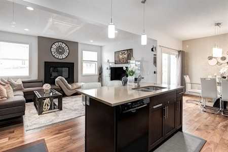 75 Evansview Point NW Calgary, AB T3P 0J6
