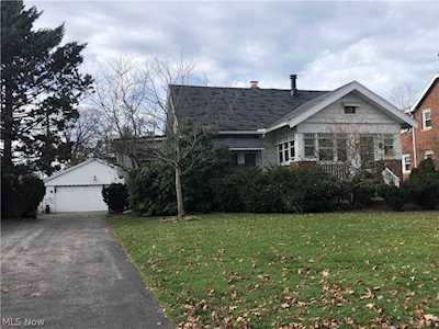 4588 W 228th St Fairview Park, OH 44126