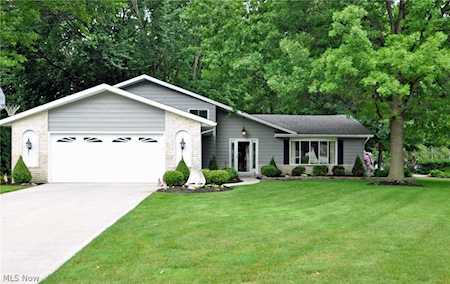 27563 Hemlock Dr Westlake, OH 44145