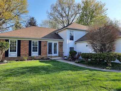 25602 Hidden Acres Dr Westlake, OH 44145