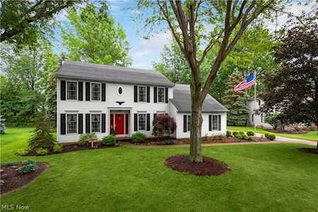 811 Quail Hollow Circle Avon Lake, OH 44012