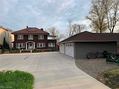 24510 Lake Rd Bay Village, OH 44140
