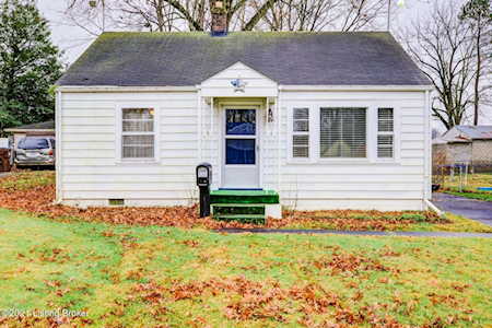 2204 Farrington Dr Louisville, KY 40216