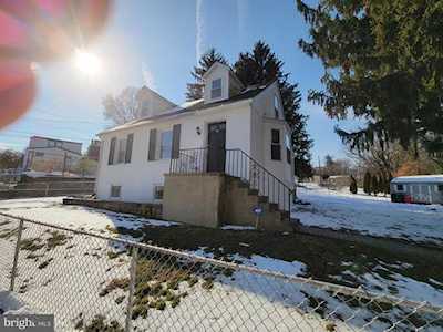 900 Woodside Ave Brookhaven, PA 19015