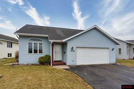 1709 Bassett Dr Mankato, MN 56001