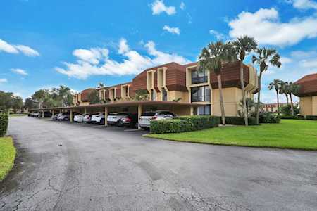 5344 Woodland Lakes Drive #220 Palm Beach Gardens, FL 33418