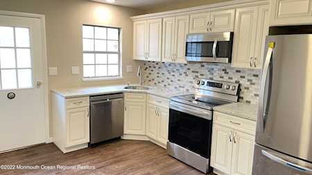 639B Plymouth Dr Lakewood, NJ 08701