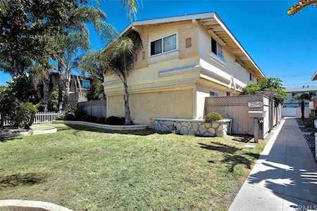 284 Cabrillo St Costa Mesa, CA 92627