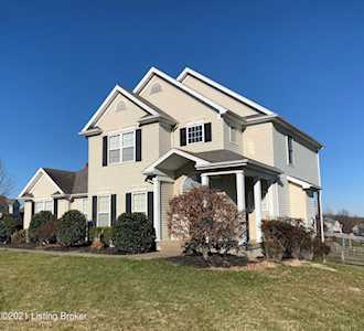 701 Falcon Ridge Ln La Grange, KY 40031