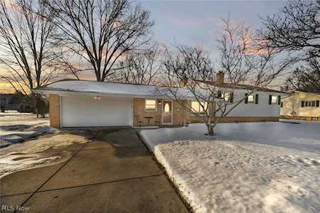 2950 Holly Ln Westlake, OH 44145