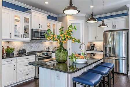 2373 Ariane Dr Naples, FL 34112