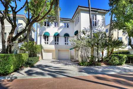 3523 Bayshore Villas Dr Miami, FL 33133