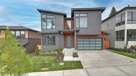 1106 N 34th St Renton, WA 98056