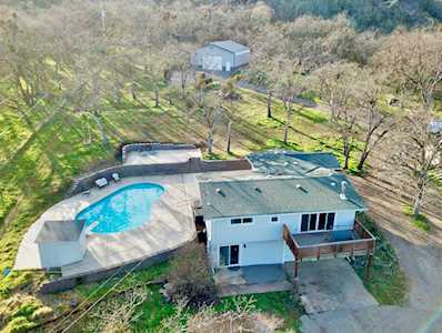 6169 Tamarack Ln Central Point, OR 97502