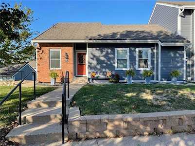 282 NE Bayview Dr Lees Summit, MO 64064